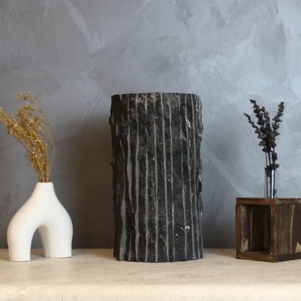 Dark Elegance Siyah Mermer Vazo